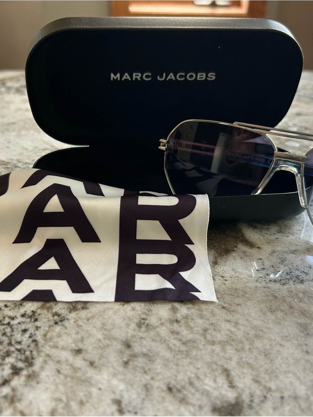 Marc Jacobs Clear Frame Sunglasses with blue Tinted Lenses Brand new, Unisex